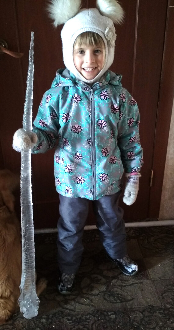 Раздобыла где-то, не сосулька, а посох!