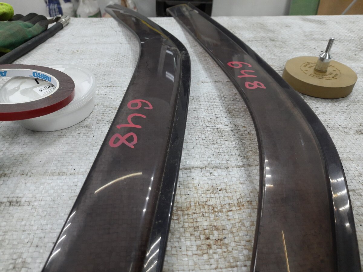 Дефлекторы с разборок - на обратной стороне остатки скотча который росто не снять!