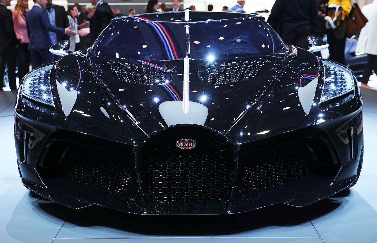 Самого машина. Машина Bugatti la voiture noire. Бугатти la voiture noire 2021. Бугатти Bugatti la voiture noire. Бугатти la voiture noire 2020.