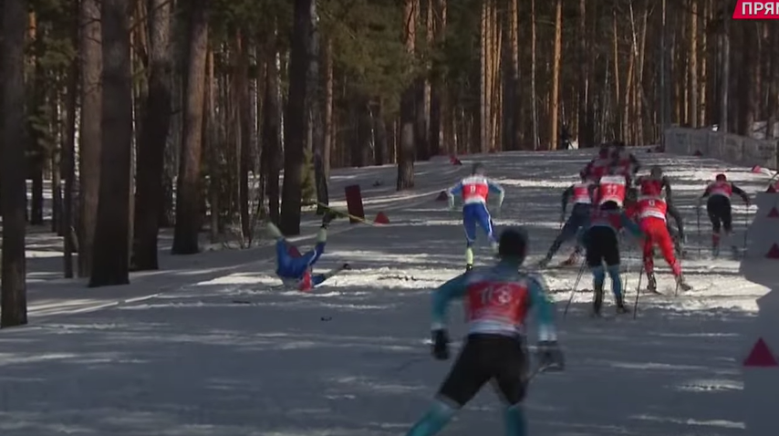 На спине Сергей Канин команда Коми-3