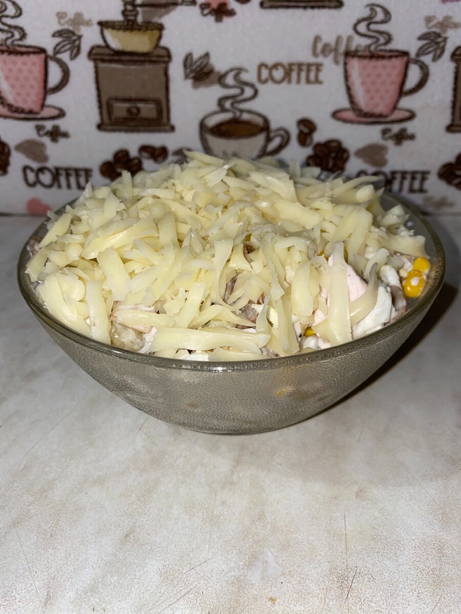 Салат из индейки, шампиньонов и ананаса
