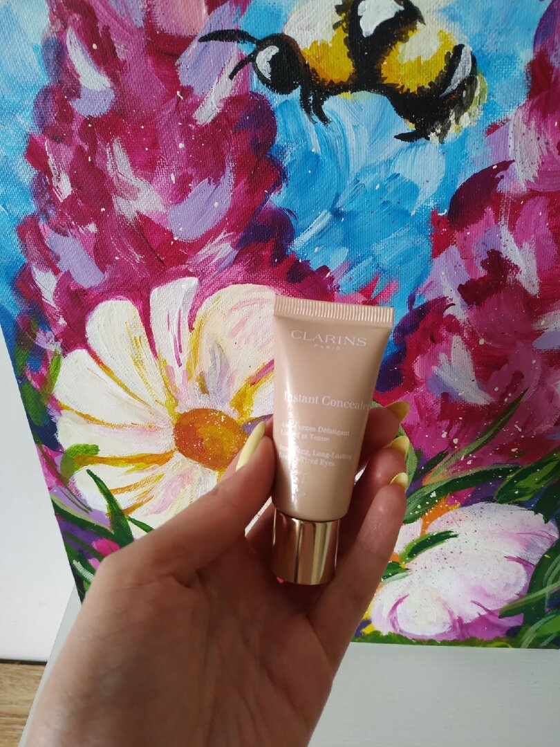 консиллер, которым я оформляю  контур бровей (фото автора)