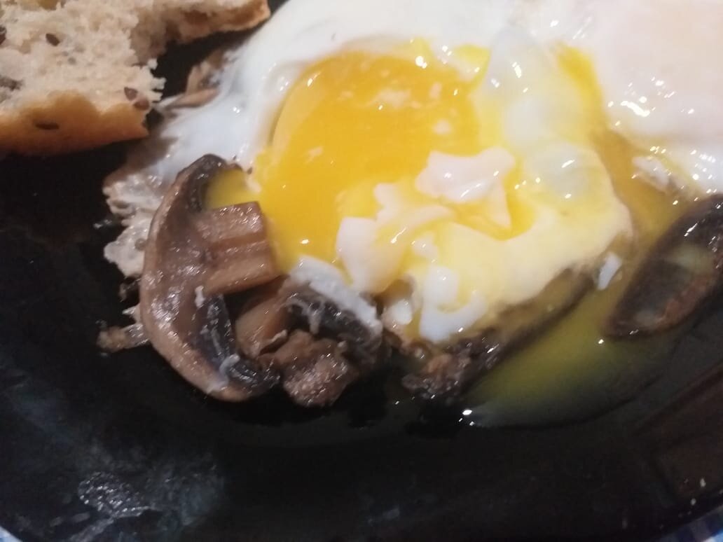 яичница-глазунья с грибами