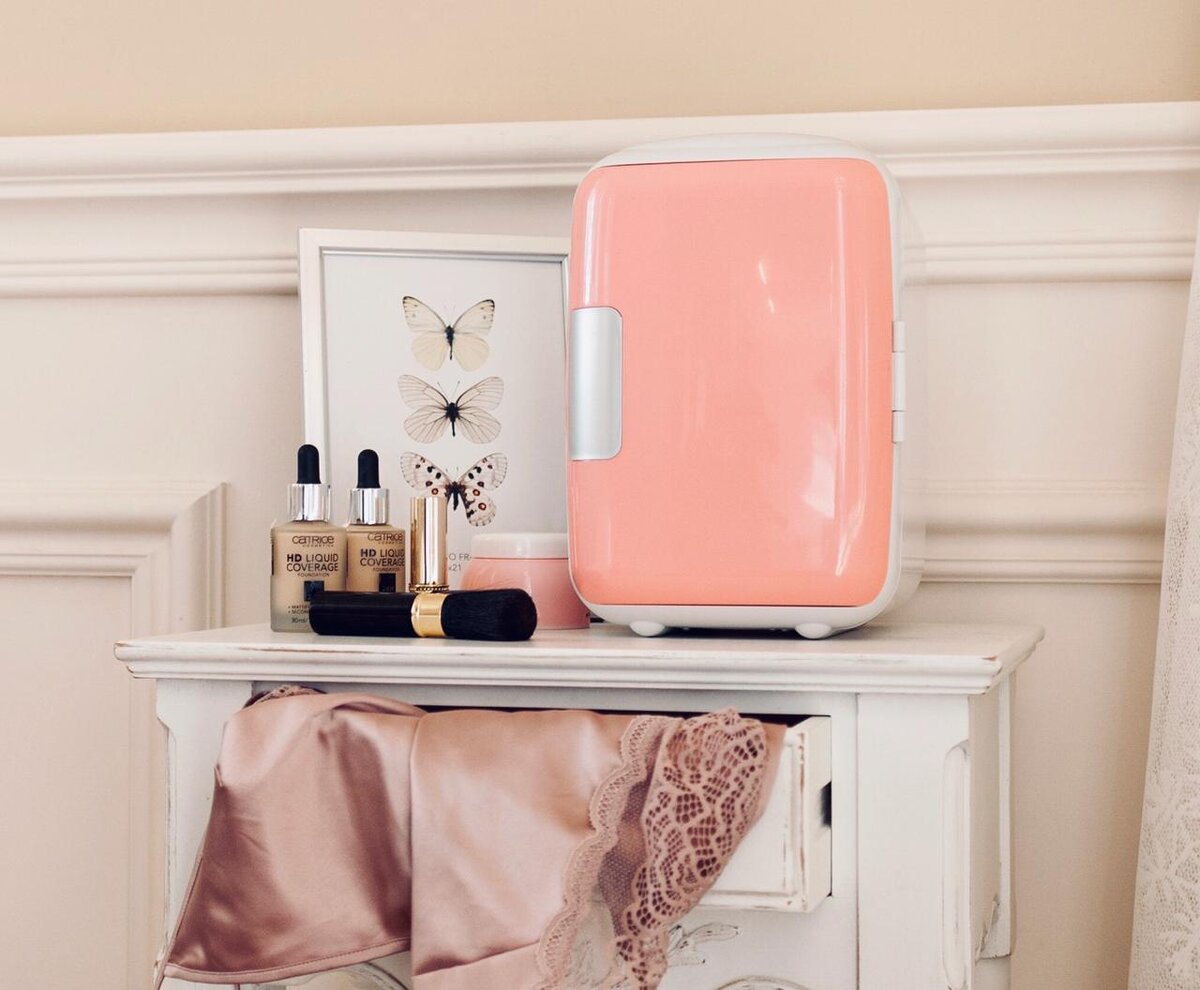 Персиковый бьюти-холодильник (объем 4 литра)