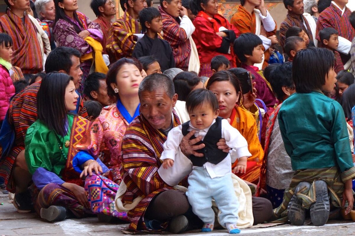 Бутан люди. Бутанцы народ. Жители бутана. Бутан население.
