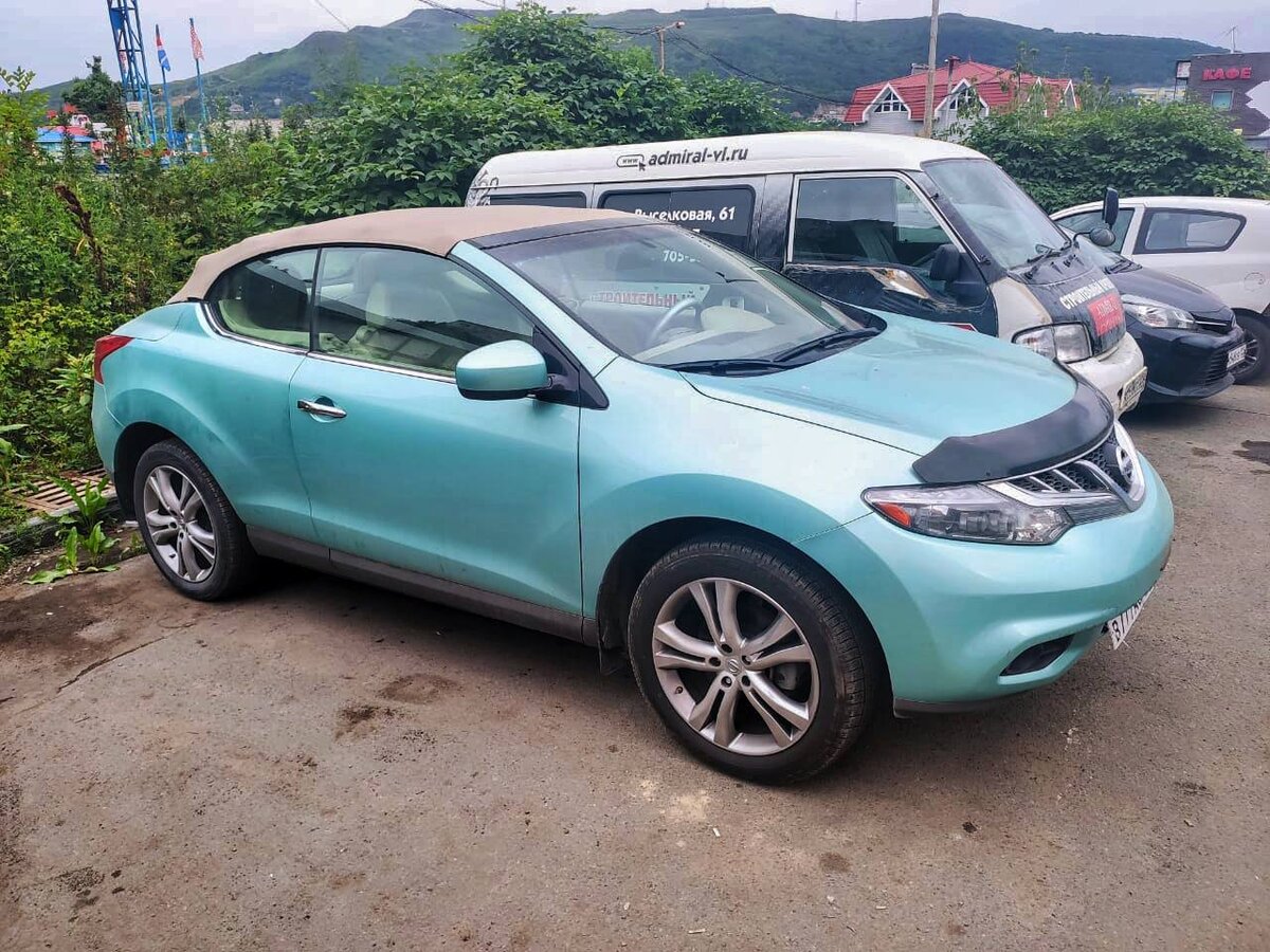 Кстати, в Сервисе ему ремонтировали крышу. Запчастей попросту не было в России, поэтому их заказывали из США