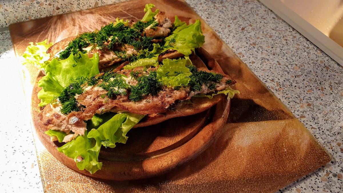 Сендвичи с рыбой, сделаны дома после возвращения из Стамбула. Вкусно!