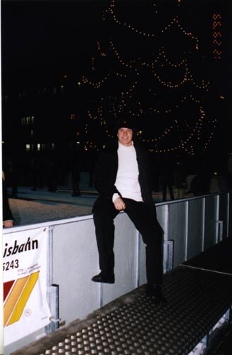 Вот такие катки прямо на улице - в Москве все только начиналось. Это сейчас мы впереди планеты всей.