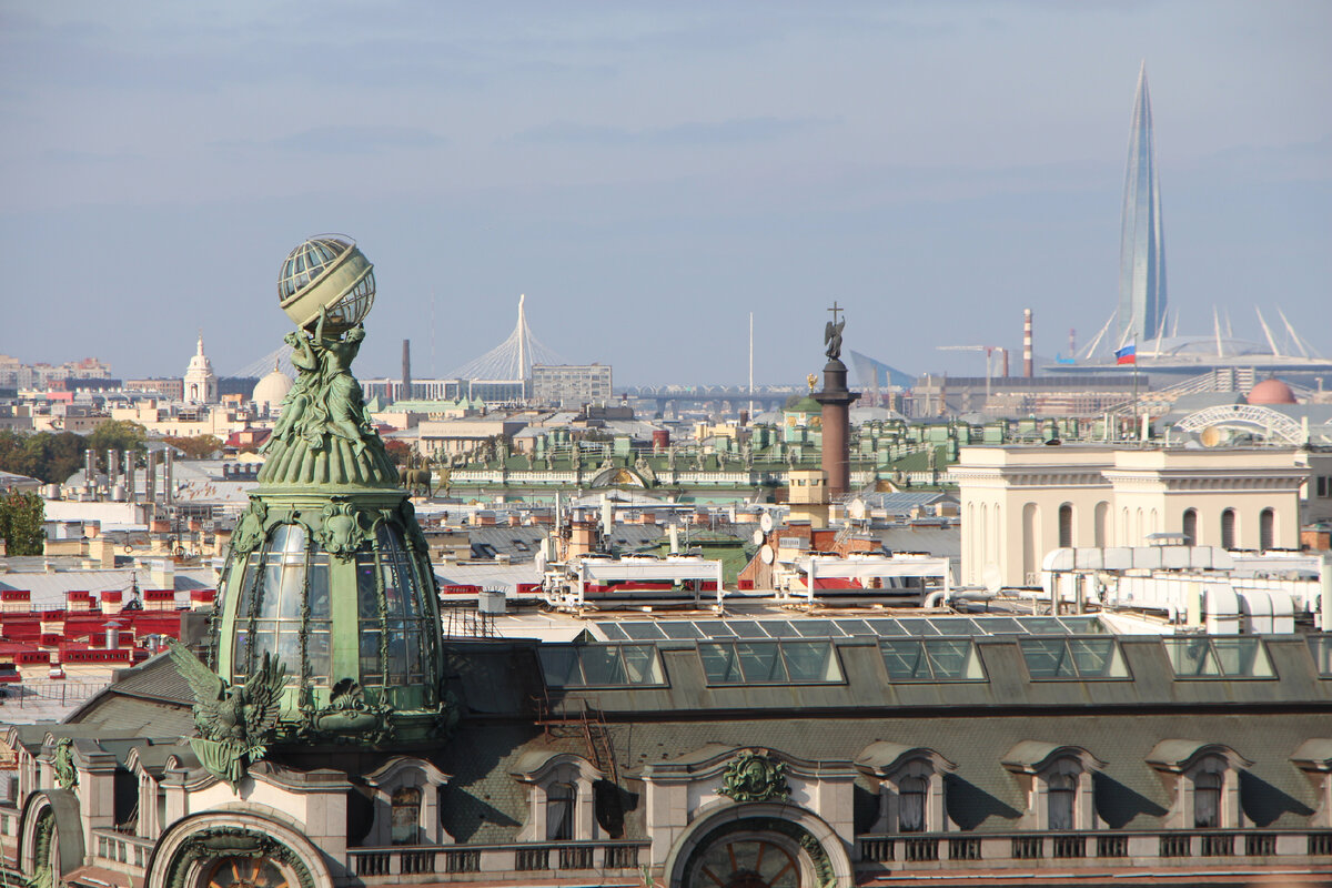Дом Зингера - Александровская колонна - Лахта-центр, вид с Думской башни (фото - О. Феофанова)