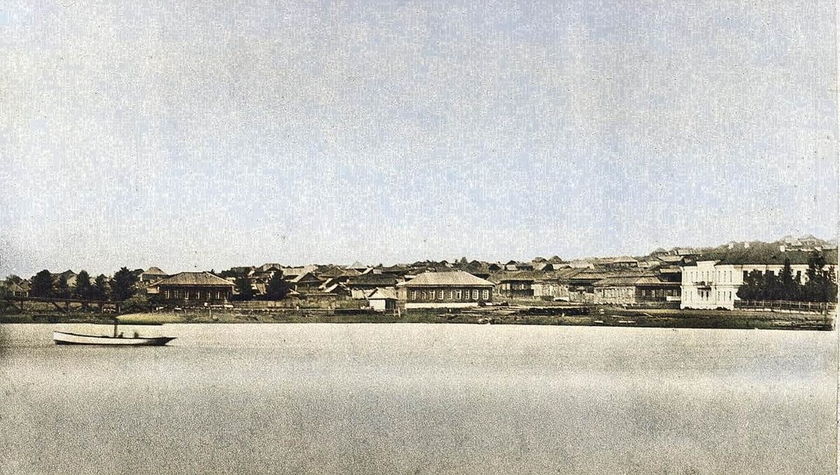 Пароход на заводском пруду