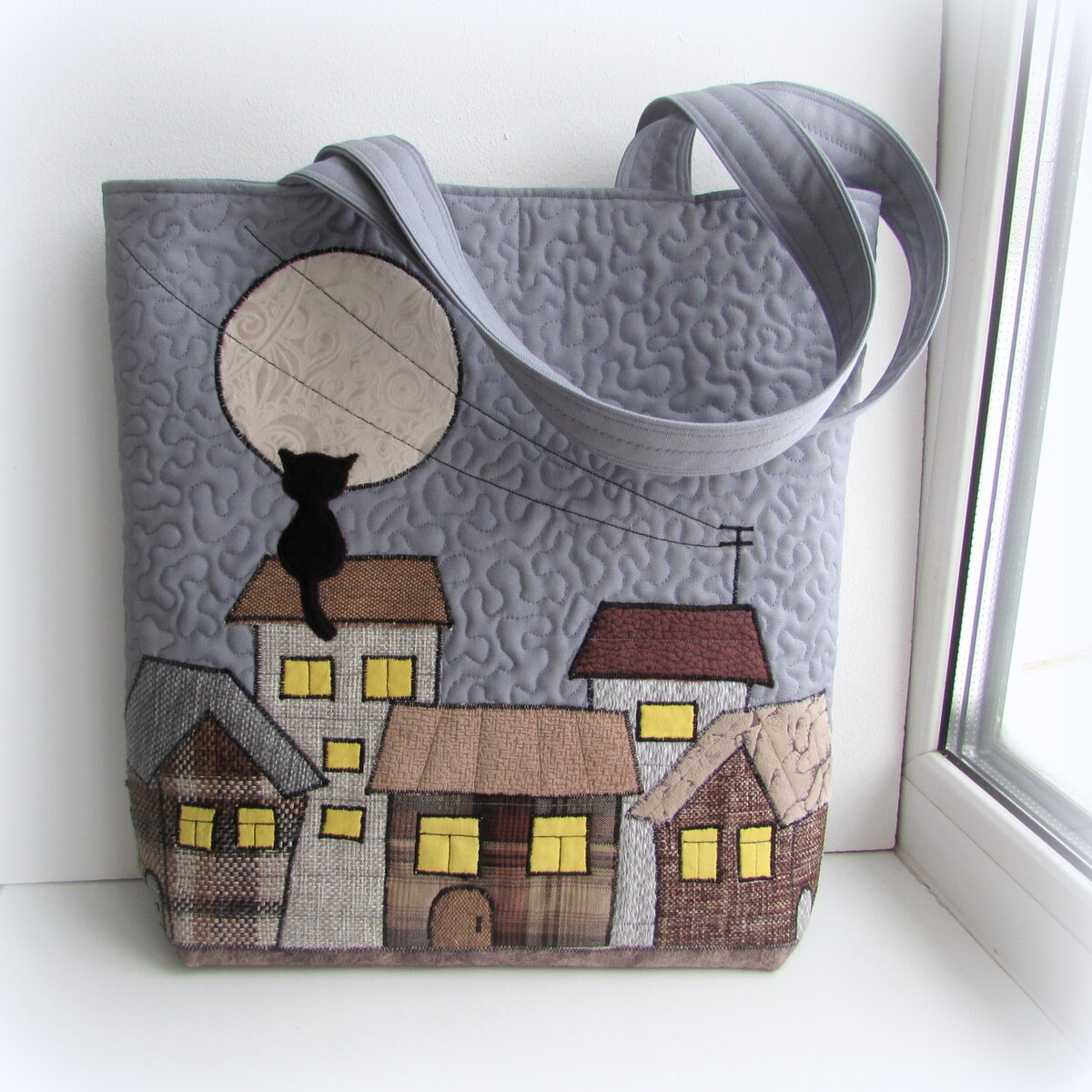 Черный кот - тоже актуальная тема в моем творчестве. Листайте галерею.