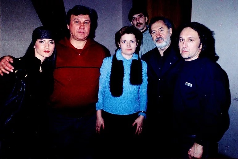 Вот тут я в том вязаном свитерке с группой "Сябры" 14 февраля в начале 2000-х в Краснодаре.