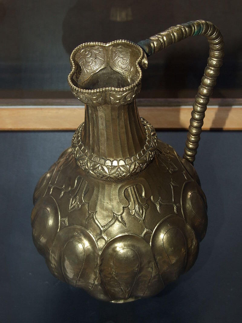 Аварская амфора (бронзовая отливка) 