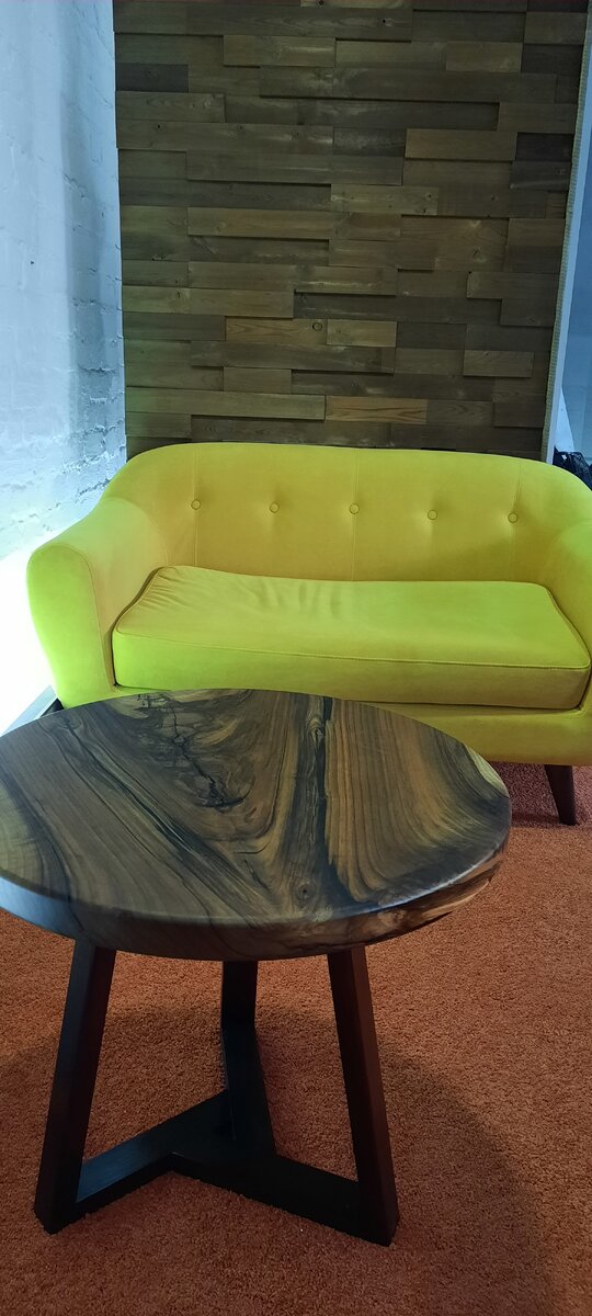 Наш стол из массива у заказчика в офисе.