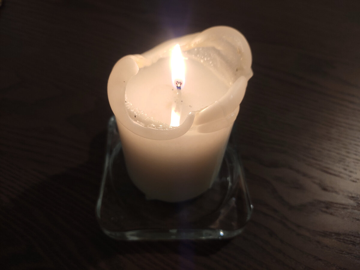Свеча горела на столе, свеча горела. 