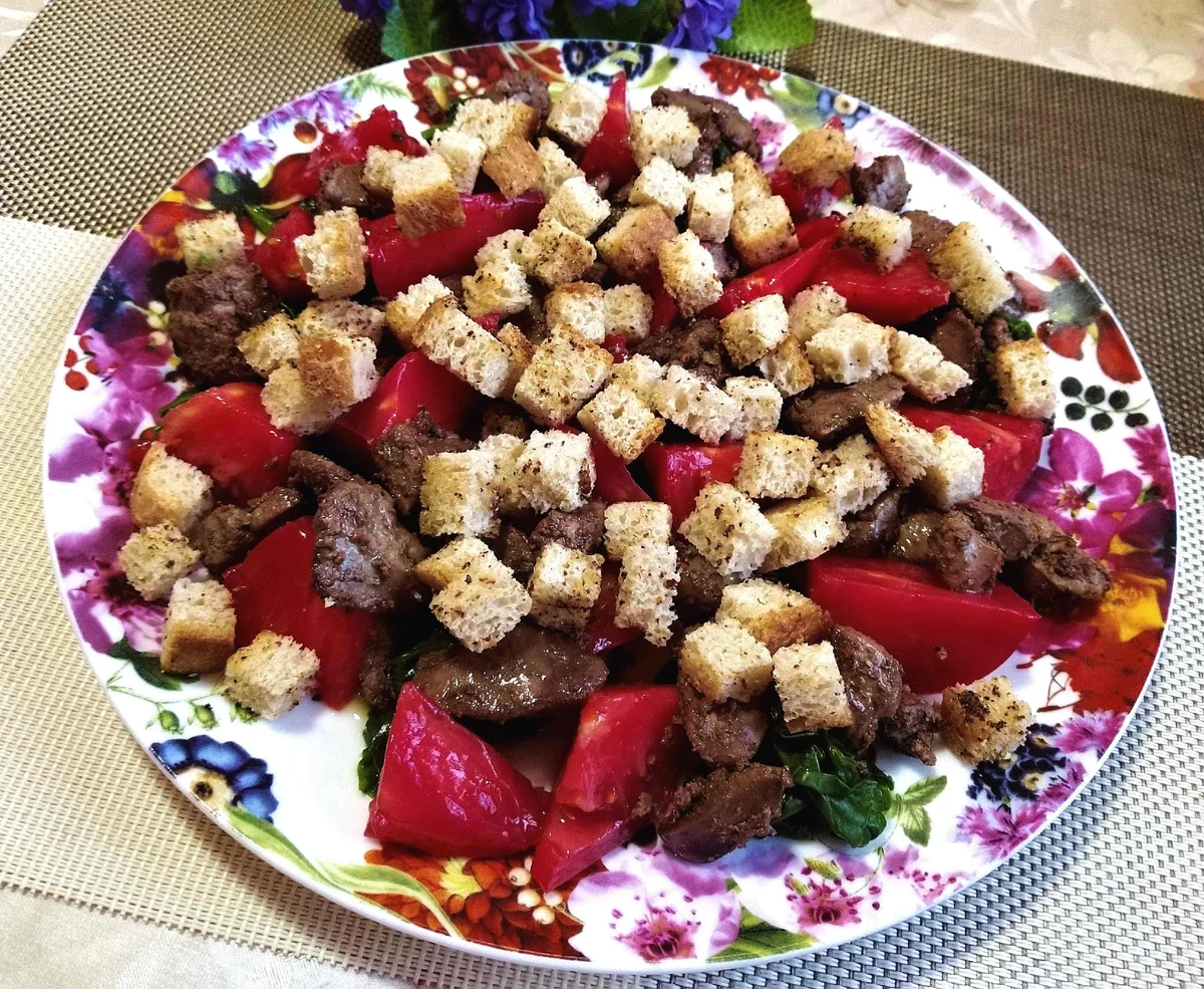 Салат с печенью, который ест даже мой привередливый муж. В моей кулинарной тетрадке он так и записан "самый полезный"