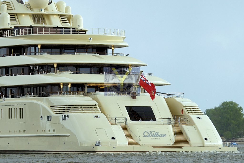 Яхта А. Усманова