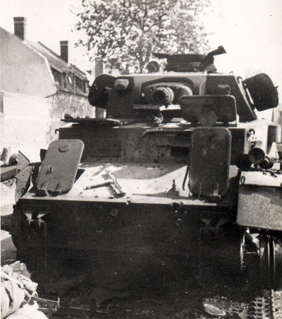 Первые же месяцы войны показали, что броневой защиты Pz.Kpfw.IV явно недостаточно.