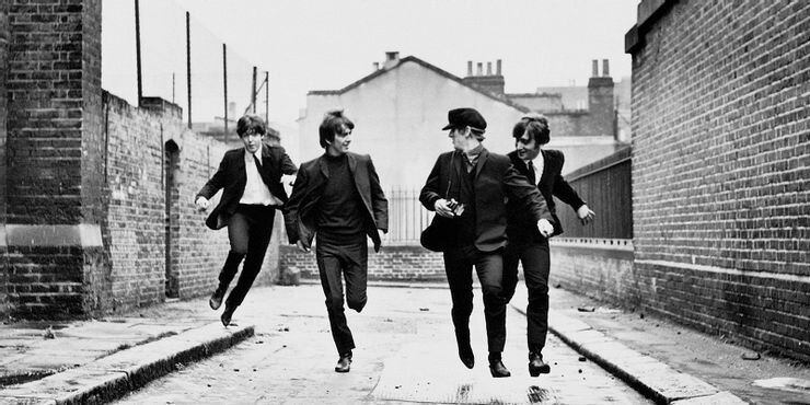 Кадр из фильма "The Beatles: Вечер трудного дня". Источник: imdb.com