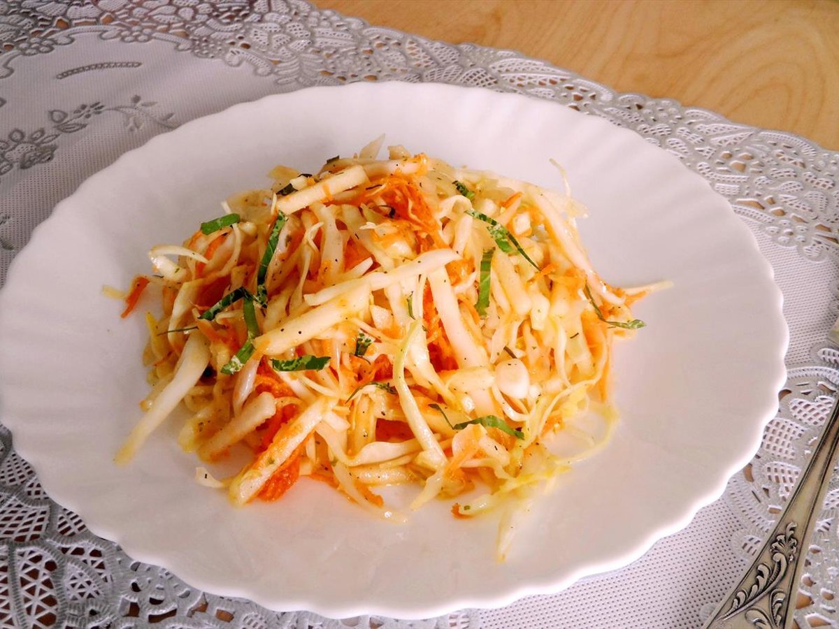 Салат из свежей капусты / рецептов от Миллион Меню