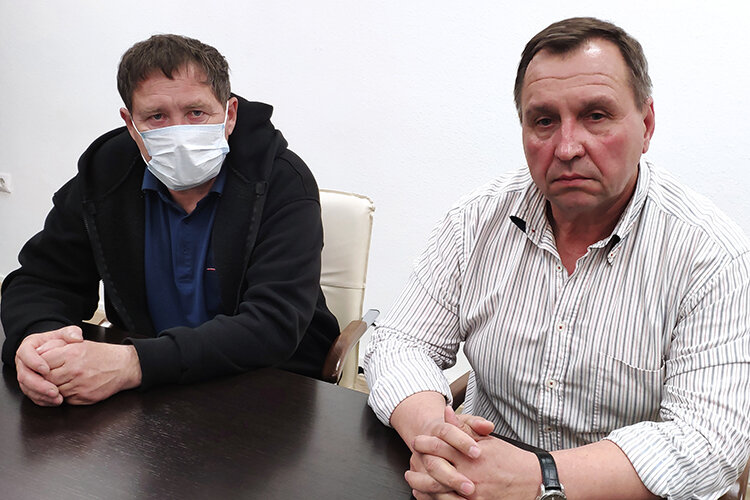 Спустя три дня после инцидента капитан Агапов (слева на фото) через своего адвоката — однофамильца Юрия Агапова — обратился в редакцию «БИЗНЕС Online». И заявил: хочет донести извинения до пассажиров. Фото: «БИЗНЕС Online»