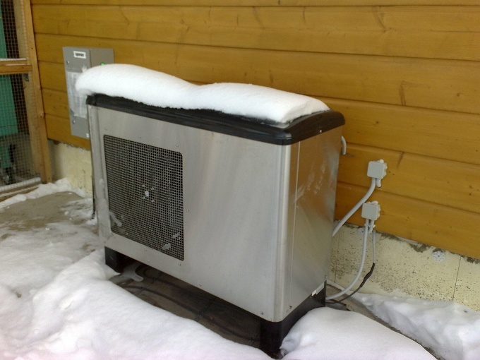 На фото один из первых тепловых насосов нашего коллектива в 2007 г., тогда я еще только начинал свою карьеру продакт-менеджера в компании SantProf