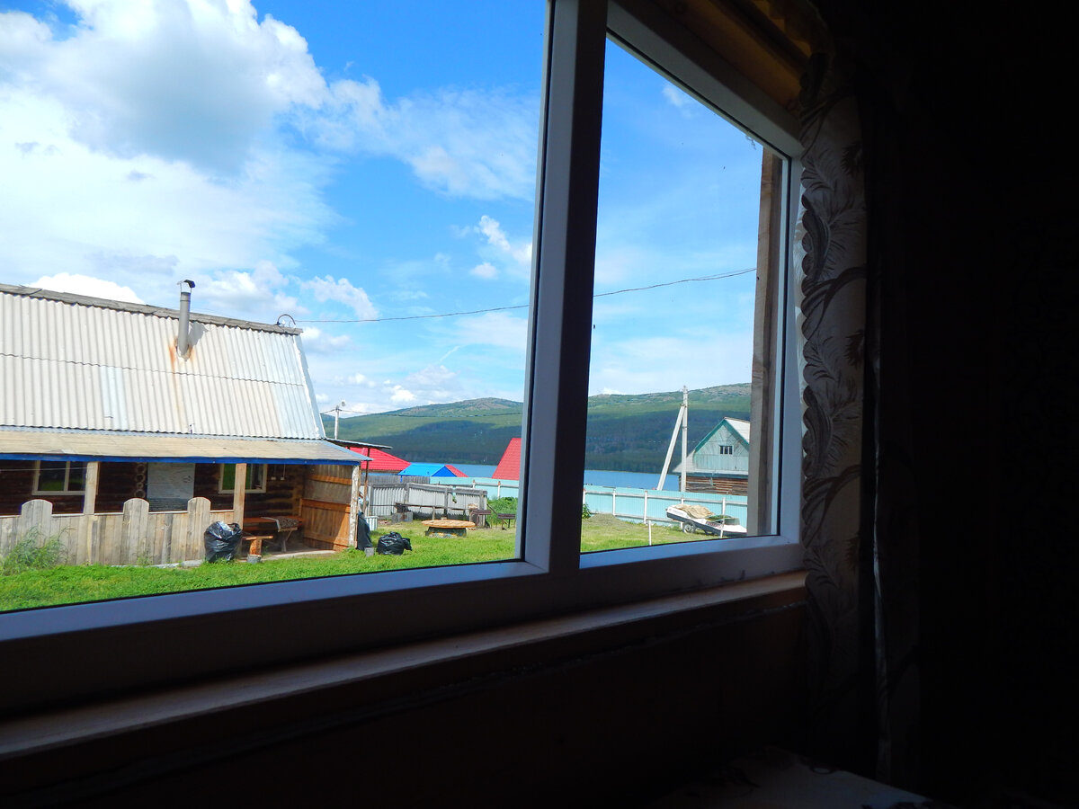 Вид из окна на о.Талкас и хребет Ирендык