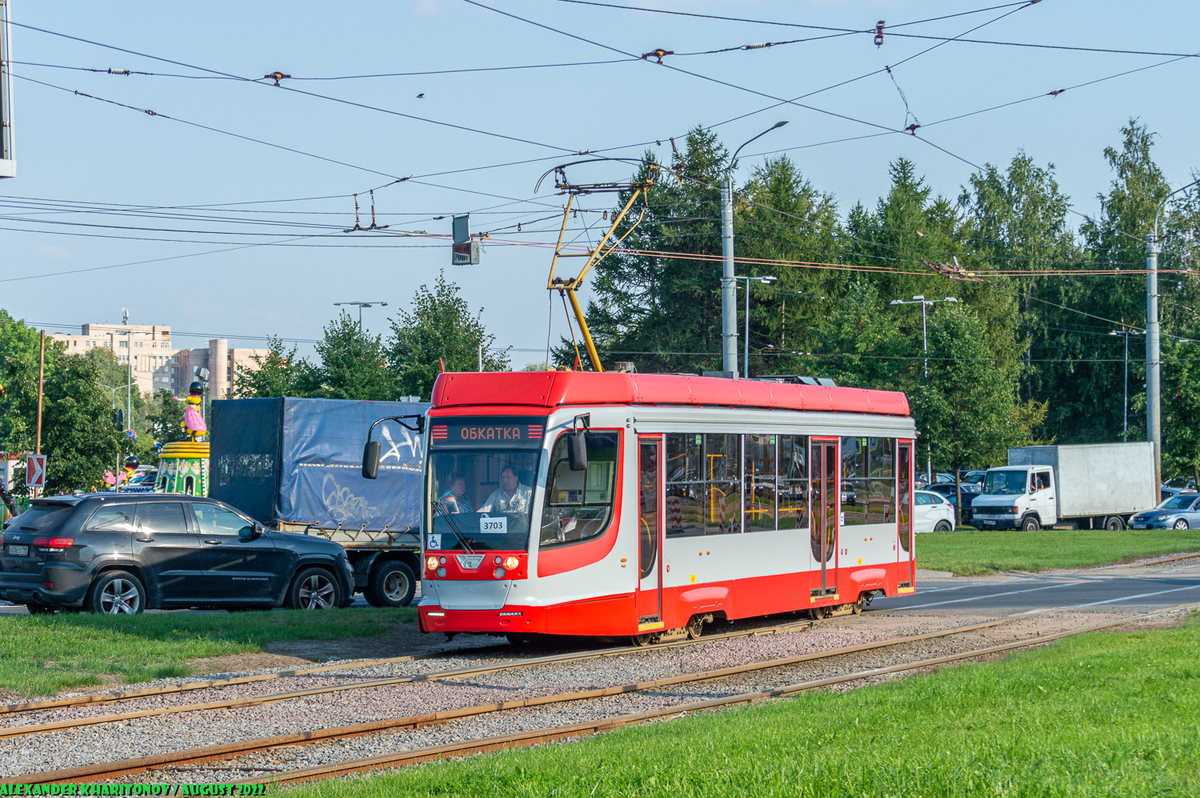 Двухсторонний трамвай модели 71-623-03.01 с номером 3703, который планируется к передаче в город Енакиево, фото https://transphoto.org/photo/1653067/, автор Qwerty_qwertovich