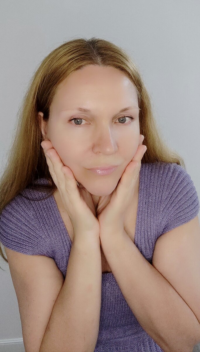 Платье, связанное спицами из тонкой хлопковой пряжи.