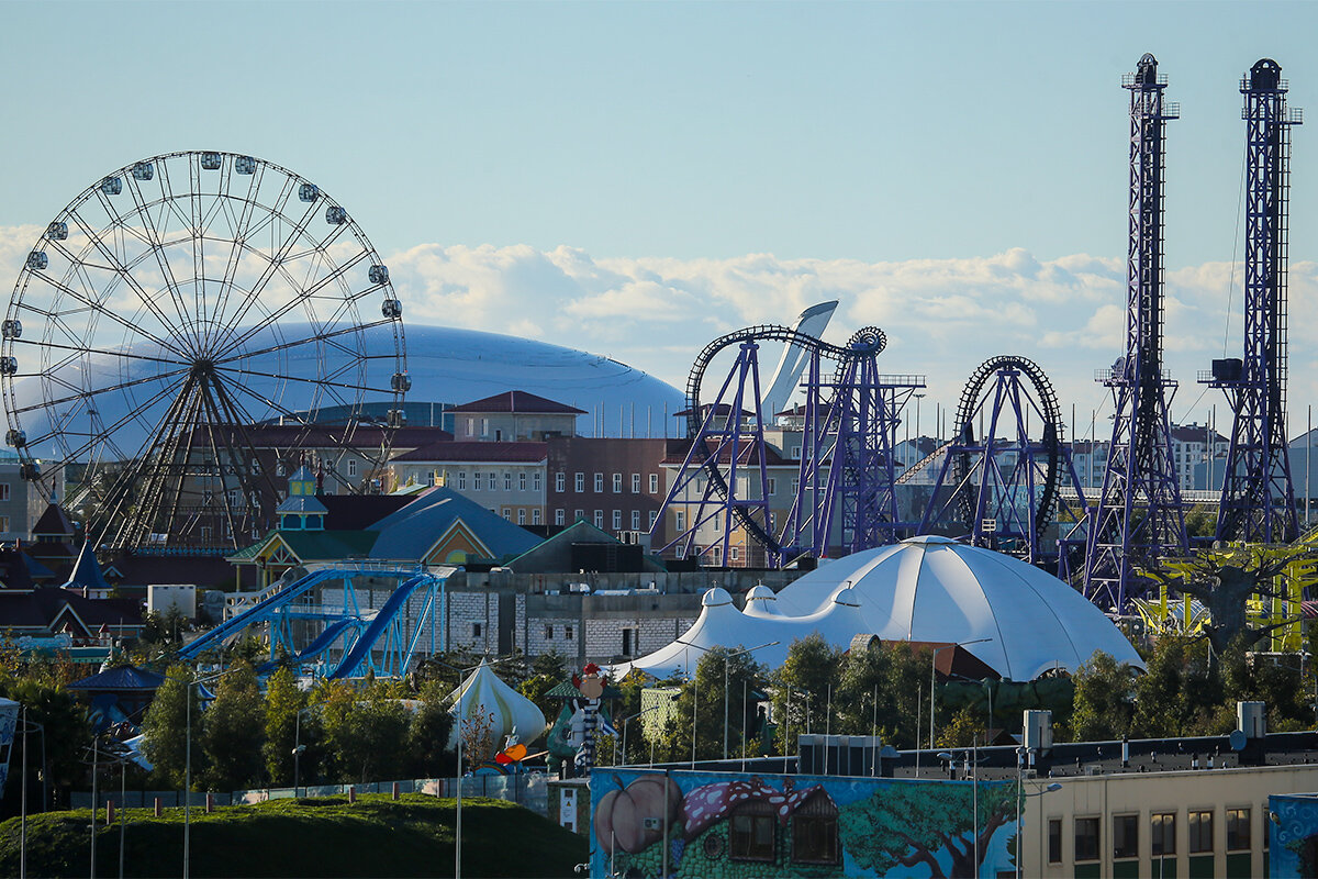 сочи парк диснейленд. олимпийский парк в сочи диснейленд. сочи парк территория парка. сочи парк спб. богатырь сочи парк развлечений.