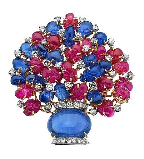 Брошь Giardinetto из золота с сапфирами, рубинами и бриллиантами, Bulgari, 1968 г.