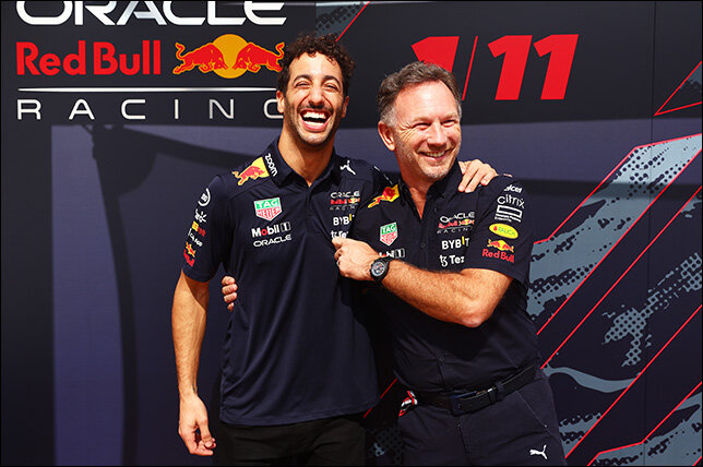 Дэниель Риккардо и Кристиан Хорнер после объявления