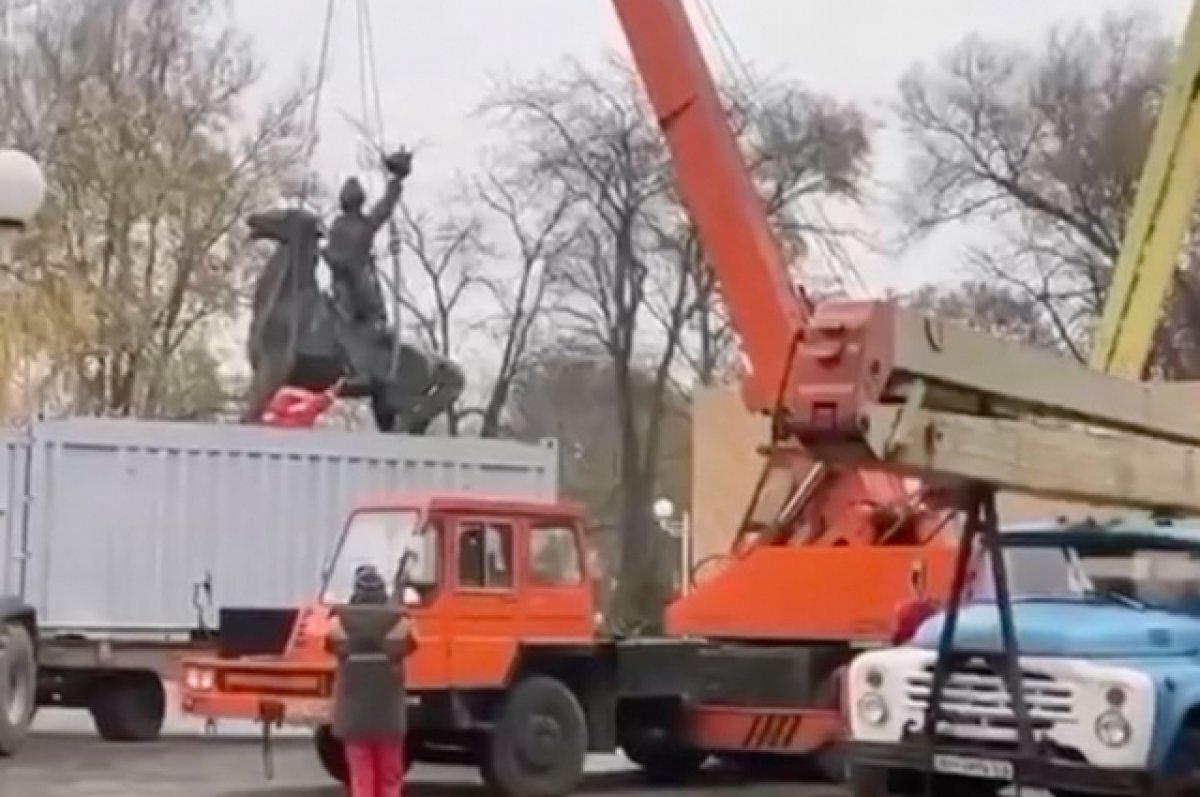    В украинском Измаиле снесли памятник полководцу Александру Суворову