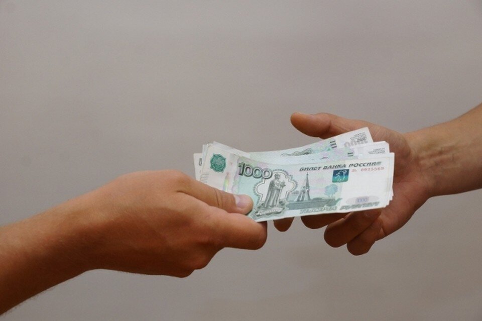    А в жилищно-коммунальном хозяйстве зарплата выросла на 8%. Светлана МАКОВЕЕВА