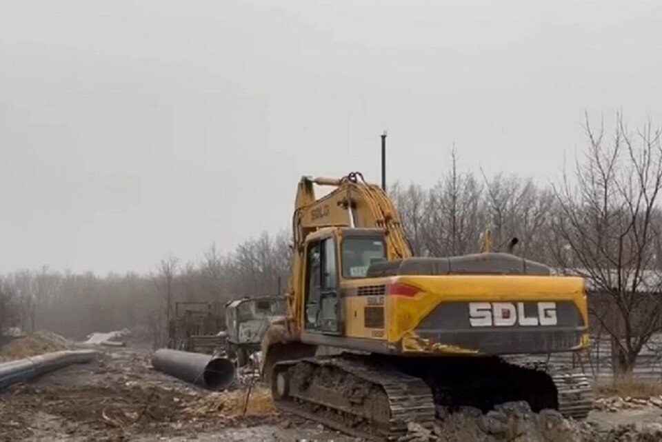     Работы на площадке ведутся круглосуточно в три смены по 10 бригад. Фото: ТГ/Хоценко