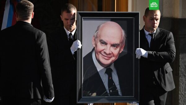     Умер Николай Добронравов. Фото: ТВЦ