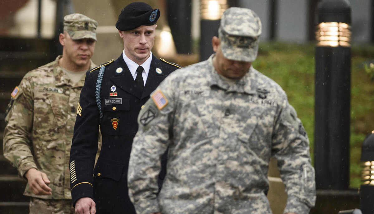  Сержант Боу Бергдал после заседания военного трибунала. Декабрь 2015 года