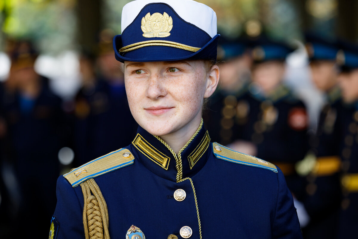 Курсант. Курсант КВВАУЛ парадная форма. Парадная форма ВВС КВВАУЛ. КВВАУЛ летчицы. Курсантки КВВАУЛ.