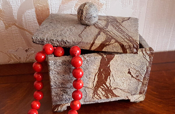 В мире натурального камня можно найти отличные идеи подарков на любой праздник. 