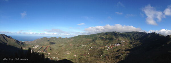 Сами пляжи тут государственные и бесплатные. Можно придти со своим полотенцем, расположиться на песочке и наслаждаться близостью океана бесплатно. А если хотите комфорта (зонтика и пары лежаков), то будьте готовы отдать примерно 20 евро в день.   Несмотря на то, что на острове хорошо развито автобусное сообщение, а также есть много агентств, предлагающих туры на любой вкус и кошелек, самый лучший способ изучить местность - это личный автомобиль. Арендовать его можно в пунктах проката в аэропорту. Недельное использование малолитражки с АКПП с учетом полной страховки обойдется примерно в 300 евро. Прокат машины с механической коробкой выйдет существенно дешевле.  Бензин стоит около 0,85-0,95 евро за литр. 
