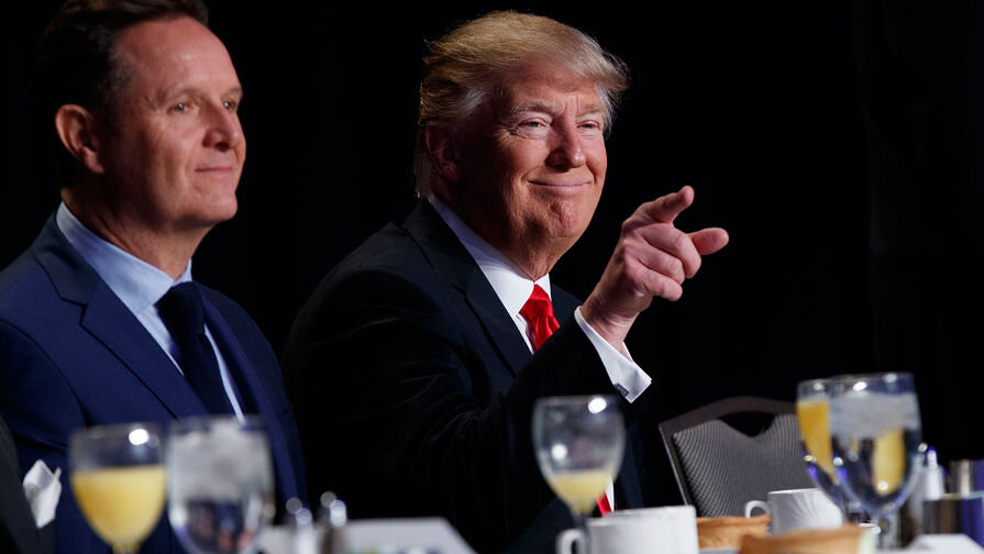 Президент США Дональд Трамп во время Национального молитвенного завтрака в Вашингтоне, февраль 2017 года.