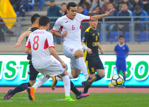 АГМК — «Навбаҳор» (1:2) ўйинидан лавҳа (pfl.uz сайтидан олинди)