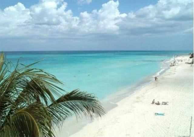 Более 2 млн туристов ежегодно планируют отдых на Кубе, чтобы хорошо отдохнуть, почувствовать вкус свободы, снять стресс и насладиться природной кубической экзотикой. Отдых на Кубе – это белоснежные побережья, омываемые лазурным морем, масса достопримечательностей и развлечений, первоклассные отели и интересная экскурсионка.