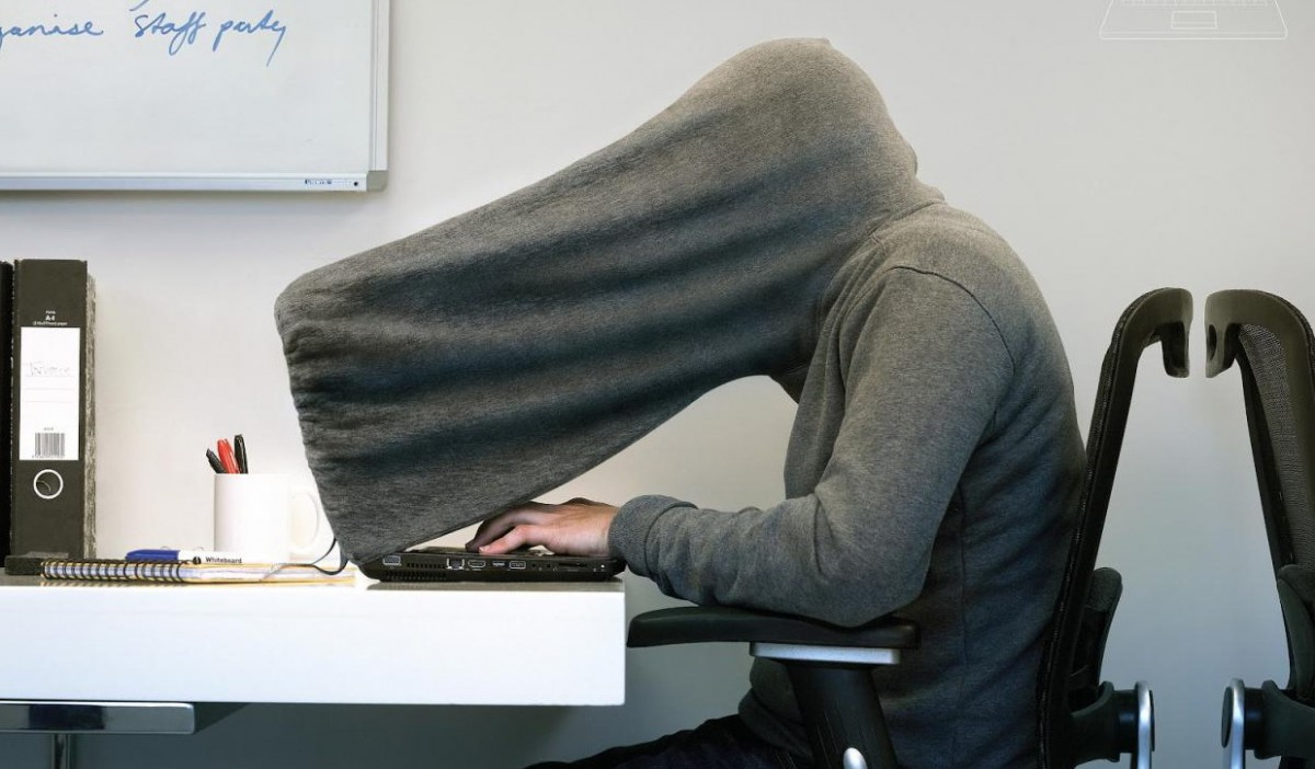 Internet problems. Приватность в интернете. Компьютер засасывает человека. Прячется за компьютером. Интроверт за компьютером