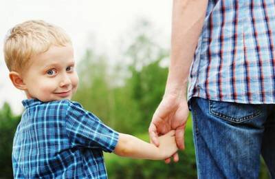   Ухаживая за маленьким ребёнком, мама, оказываясь без какой-либо материальной поддержки отца ребёнка, решается на взыскание алиментов. На своё содержание она алименты не взыщет, если официально брак не был зарегистрирован, а вот не ребёнка – без проблем. Но для начала судья должен удостовериться, что отношения между ней и ответчиком были именно в период зачатия ребёнка.