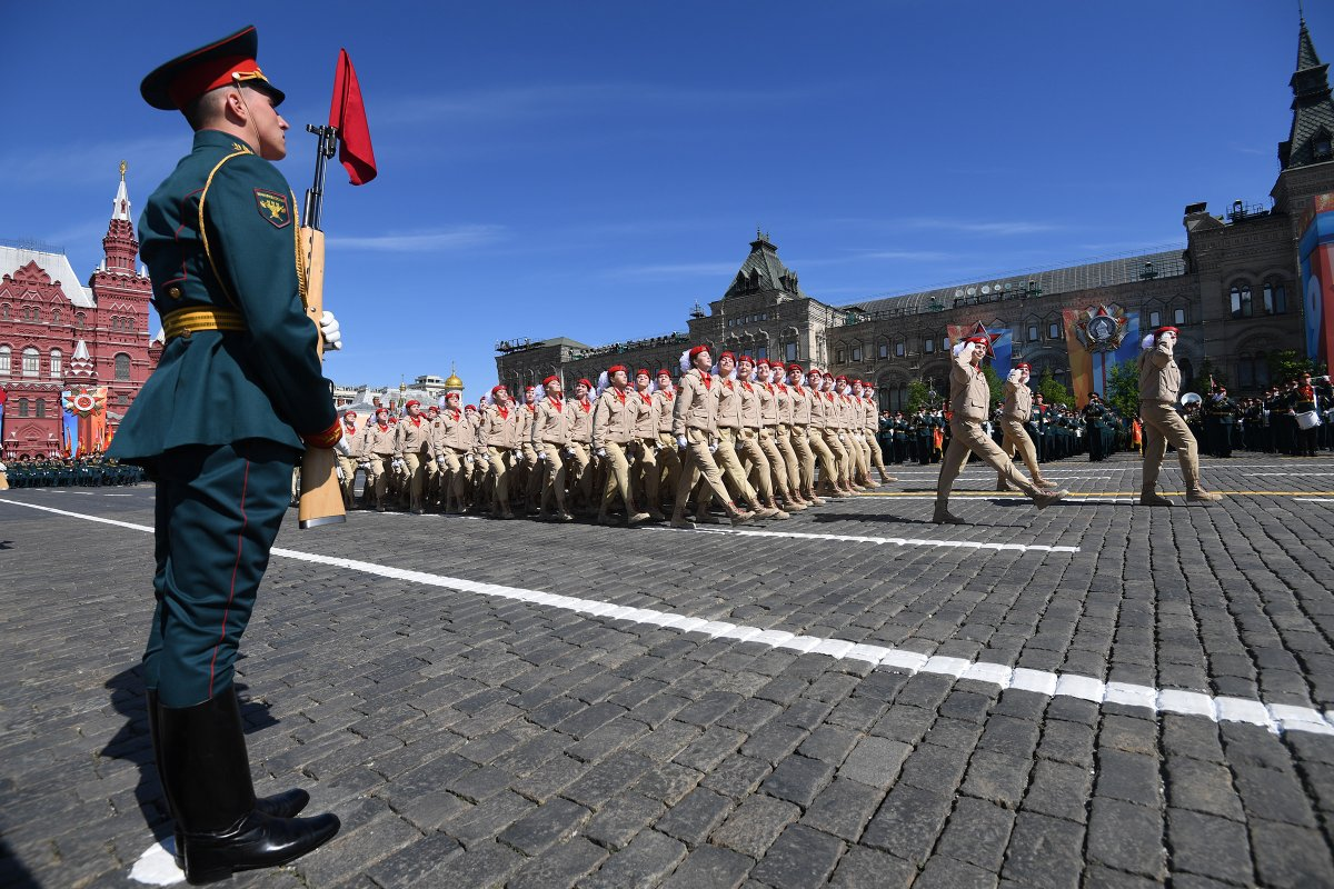 Парадный расчет «Юнармии» на Красной площади 
