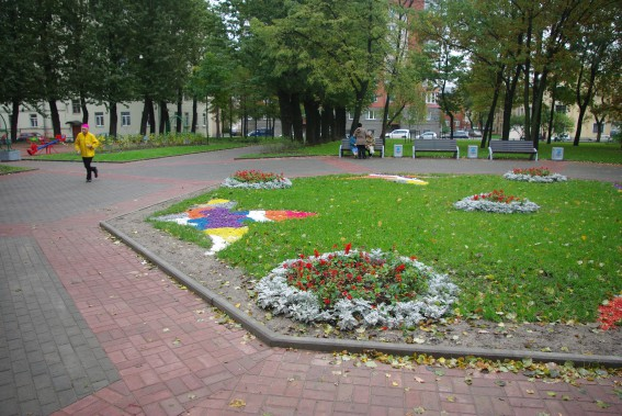 Воронежская санкт петербург. Воронежский сад. Воронежский сад СПБ. Воронежский сад с Прилукской улицы в Санкт-Петербурге. Воронежский сад напрлтив инжекома в Санкт-Петербурге.