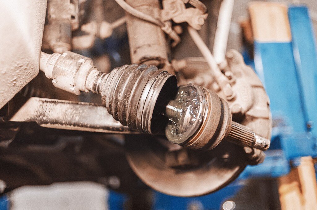 Источник: https://trs-motors.ru/zamena-smazki-shrus-dodge-caliber/