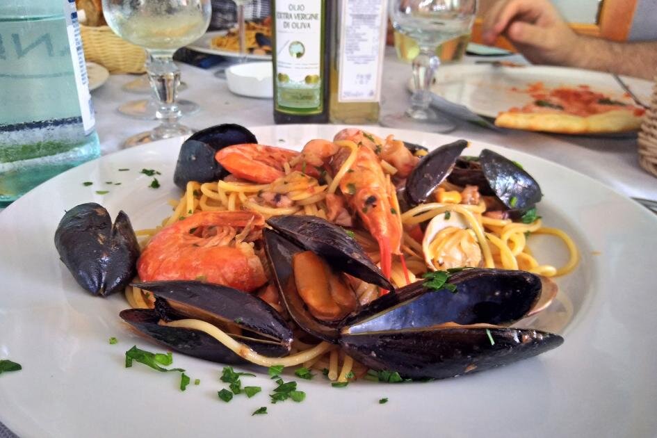 Теперь-то я знаю, как тебя есть, моя любимая паста с морепродуктами! (фото: Наталья Миронова)