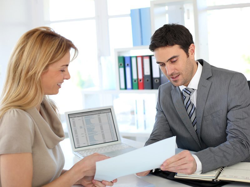 3.берите кредитку только с разными привилегиями. Самые распространённые это получение миль,бонусов за покупки.Повышенный кэшбек.Или страхование для выезжающие за рубеж.Определитесь что вам нужнее,посчитайте свою выгоду и оформите такую кредитную карту.
Например:Русский стандарт,Хоум Кредит,ВТБ и Промсвязьбанк предлагает повышенный кэшбек на  различные категории покупок.
Тинькоф Банк и Сбербанк предлагает бонусные мили и бонусы.
Также по карте Русского Стандарт BLACK и Тинькофф ALL Airlines можно бесплатно оформить страхование выезжающих за рубеж,подходит для шенгенской визы.
4.в момент получения отключайте все ненужные вам программы страхования и дополнительные сервисы.Такие как страхование задолженности или страхования от мошенничества.Стоят такие программы 0,5-1% в месяц от лимита и особой пользы не приносят.Нет,ну если конечно вы будете безалаберно обращаться с личными данными карты и светить ей везде то тогда да,оформить похоже придётся.Ну а если здравый смысл прибывает с вами,то тогда следущий пункт.